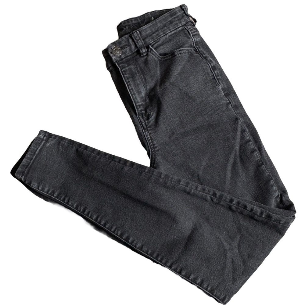 AMERICAN EAGLE WOMEBS SIZE 4 BLACK SKINNY JEANS
